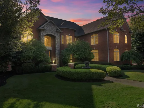 840 High View Ct, Oxford, MI 48371