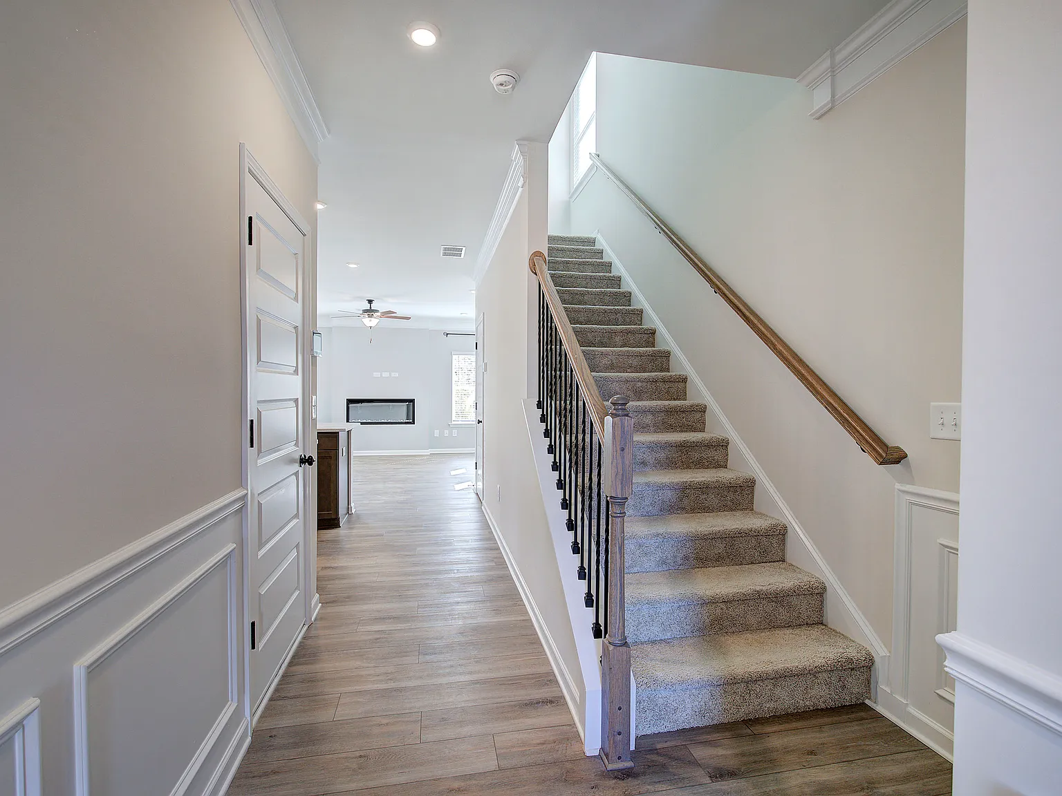 3 bed, 2344 sqft, $2,100 — Photo 2