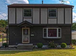 423 S Ridge Dr, Cleveland, OH 44109