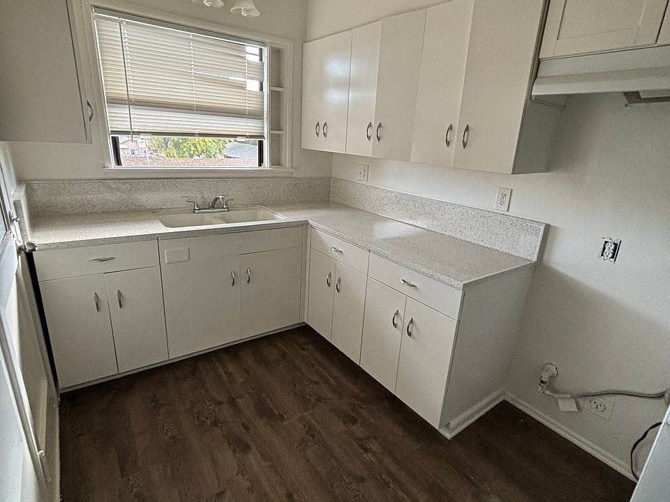 1st image of 559 W Flora St #30