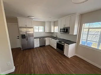 1827 E Linden St — Photo 6