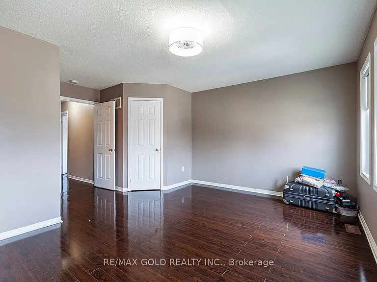 1 Ripley Cres — Photo 13