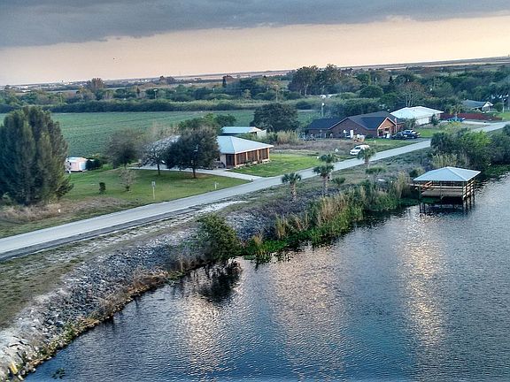 2nd image of 1121 River Rd