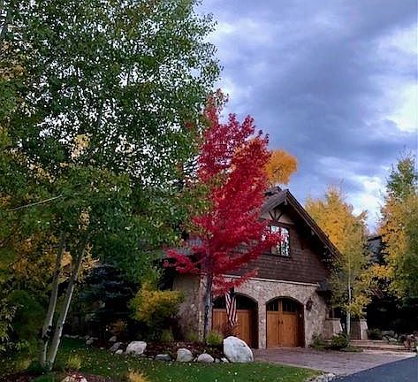 3rd image of 594 Retreat Pl