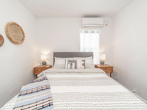 3rd image of 3423 S Bronson Ave #6