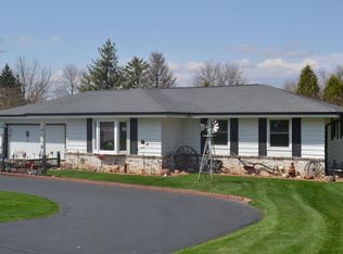 18060 Bolter Ln, Brookfield, WI 53045