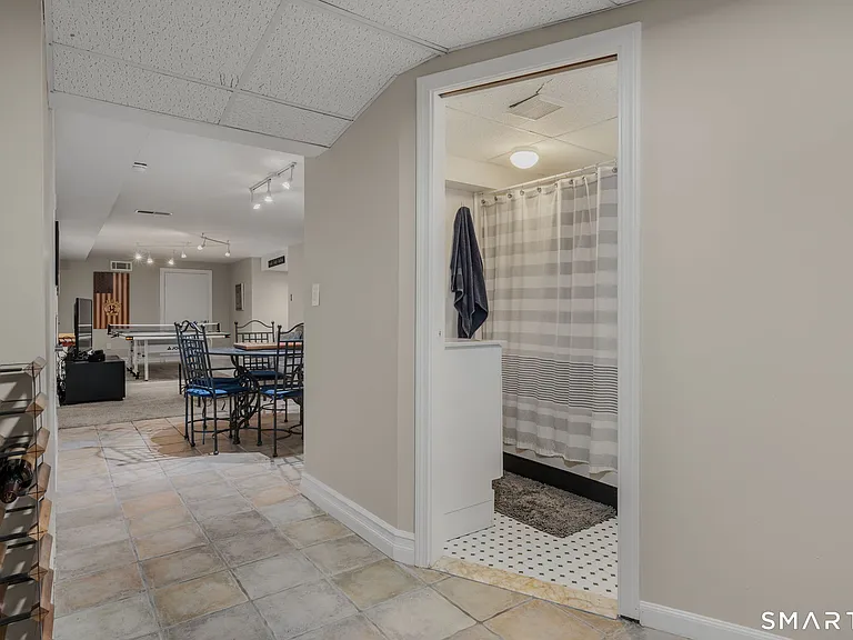 11 Windrose Dr — Photo 32
