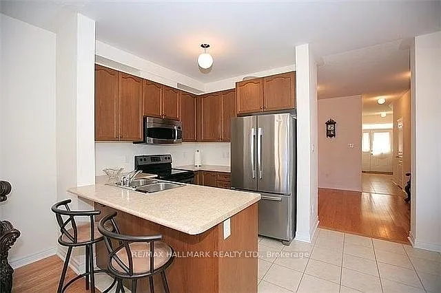 230 Hansard Dr — Photo 2