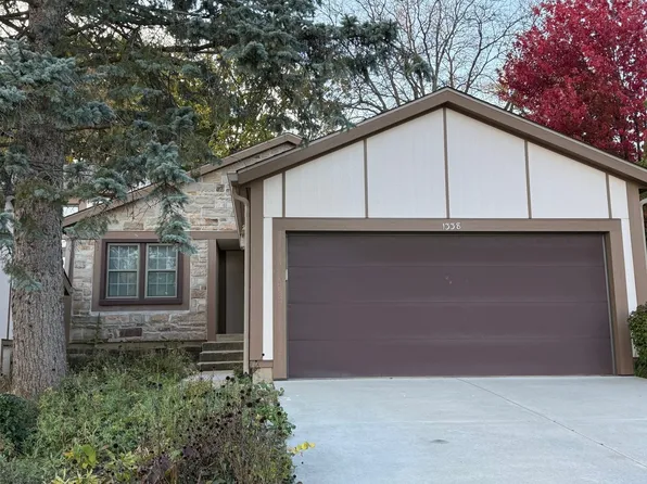 1338 Shagbark Ln, Wheaton, IL 60187