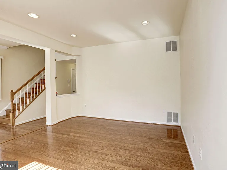 750 Monument Ave — Photo 6
