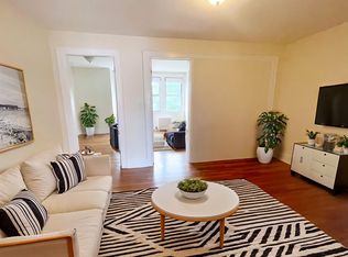 20-65 33rd St #2F, Astoria, NY 11105