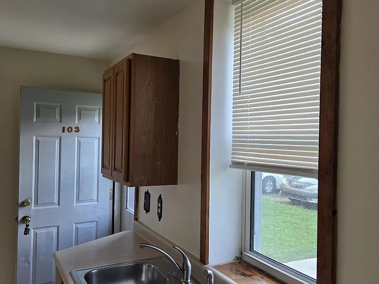 103 Railroad Ave #103 — Photo 5