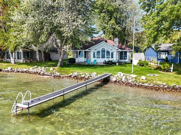 517 Foote Rd, Cheboygan, MI 49721