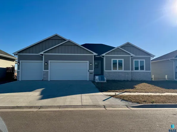 7264 E Athens Ct, Sioux Falls, SD 57110