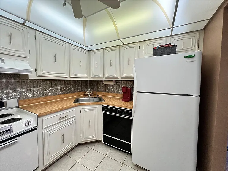 101 Briny Ave #1005 — Photo 9