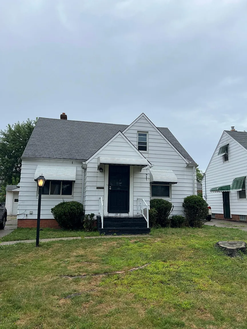 18405 Lewis Dr photo 1