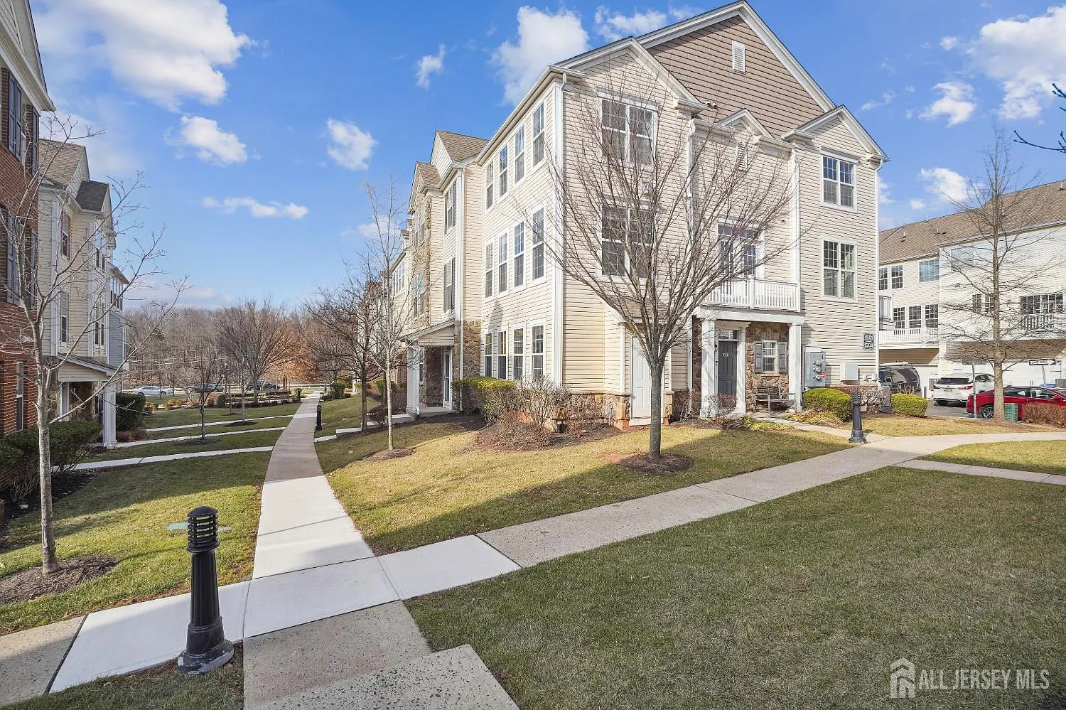 3 bed, 4.0 bath, $3,500 — Photo 2