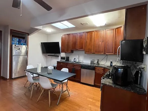 543 East New York Avenue image 3 of 6