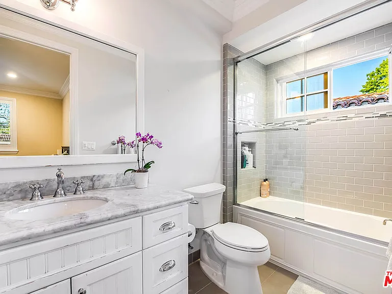 10515 Whipple St — Photo 36