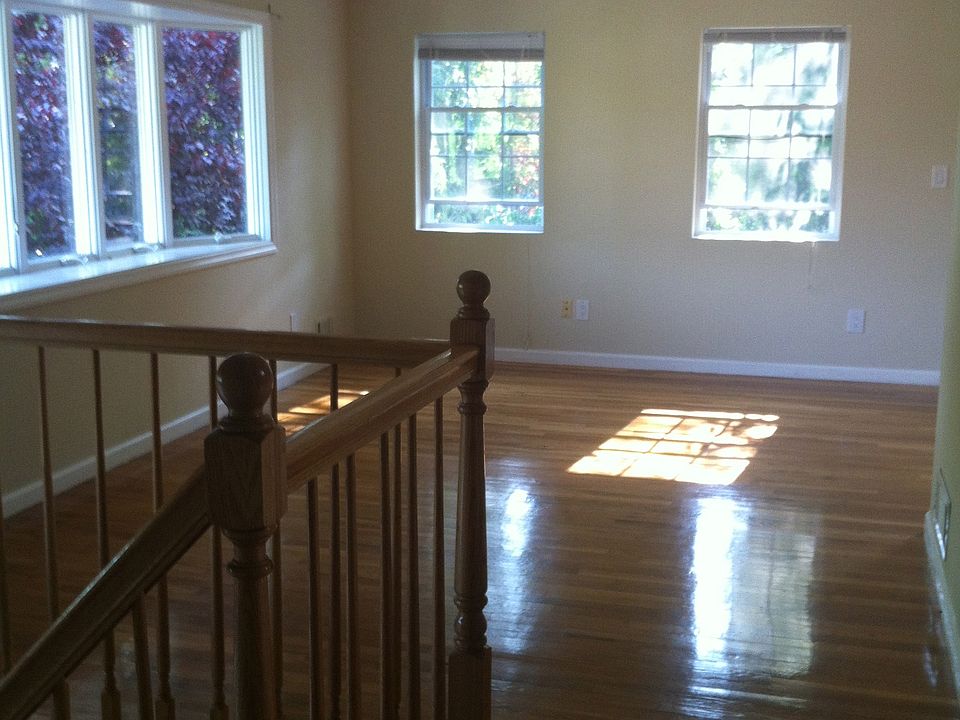 1st image of 3 Glenford Ln