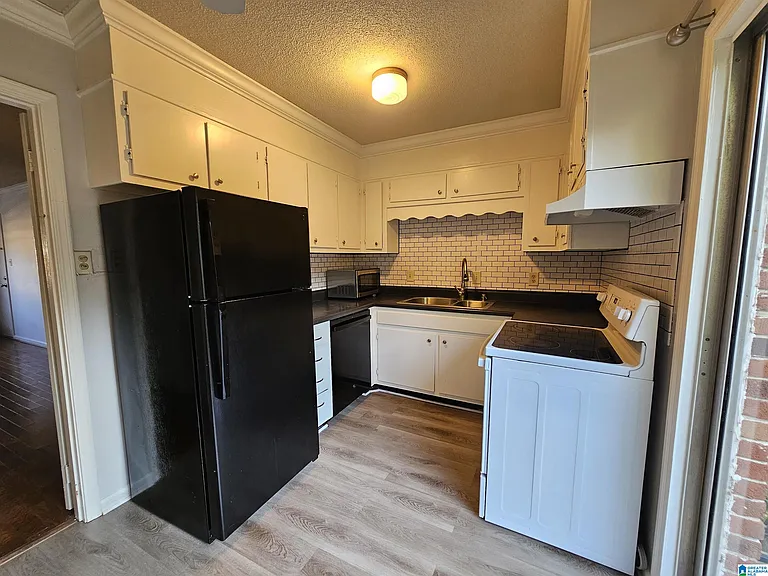 3405 Sandner Ct #D — Photo 8
