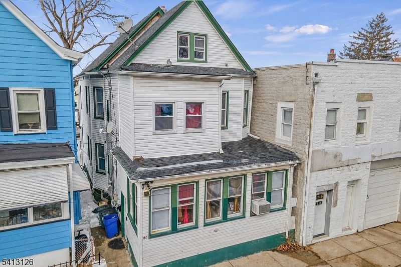1st image of 160 Burgess Pl