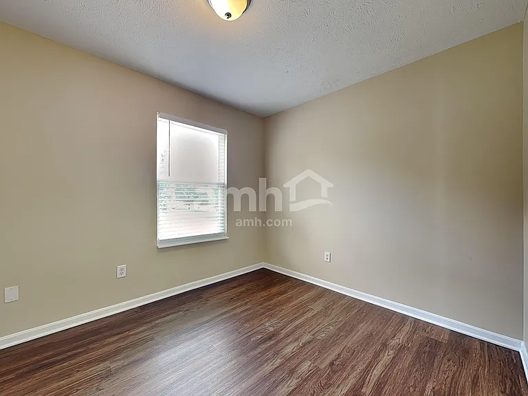 700 Thornton Dr — Photo 16