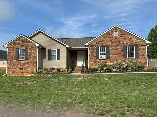 125 Gumtree Ct, Mocksville, NC 27028