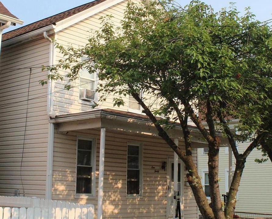1st image of 130 Oak St