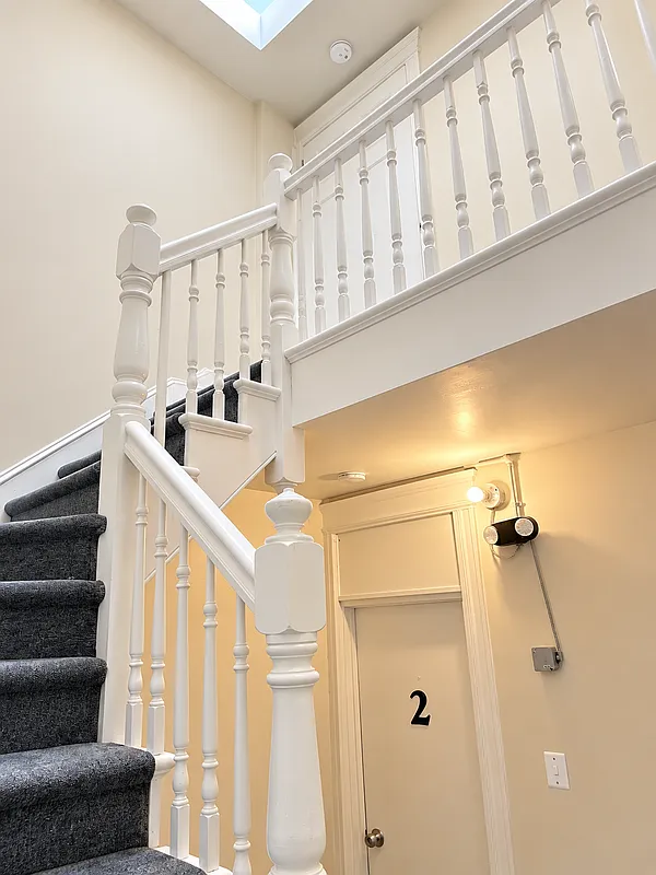 3 bed, 1.0 bath, 1284 sqft, $2,600 — Photo 3