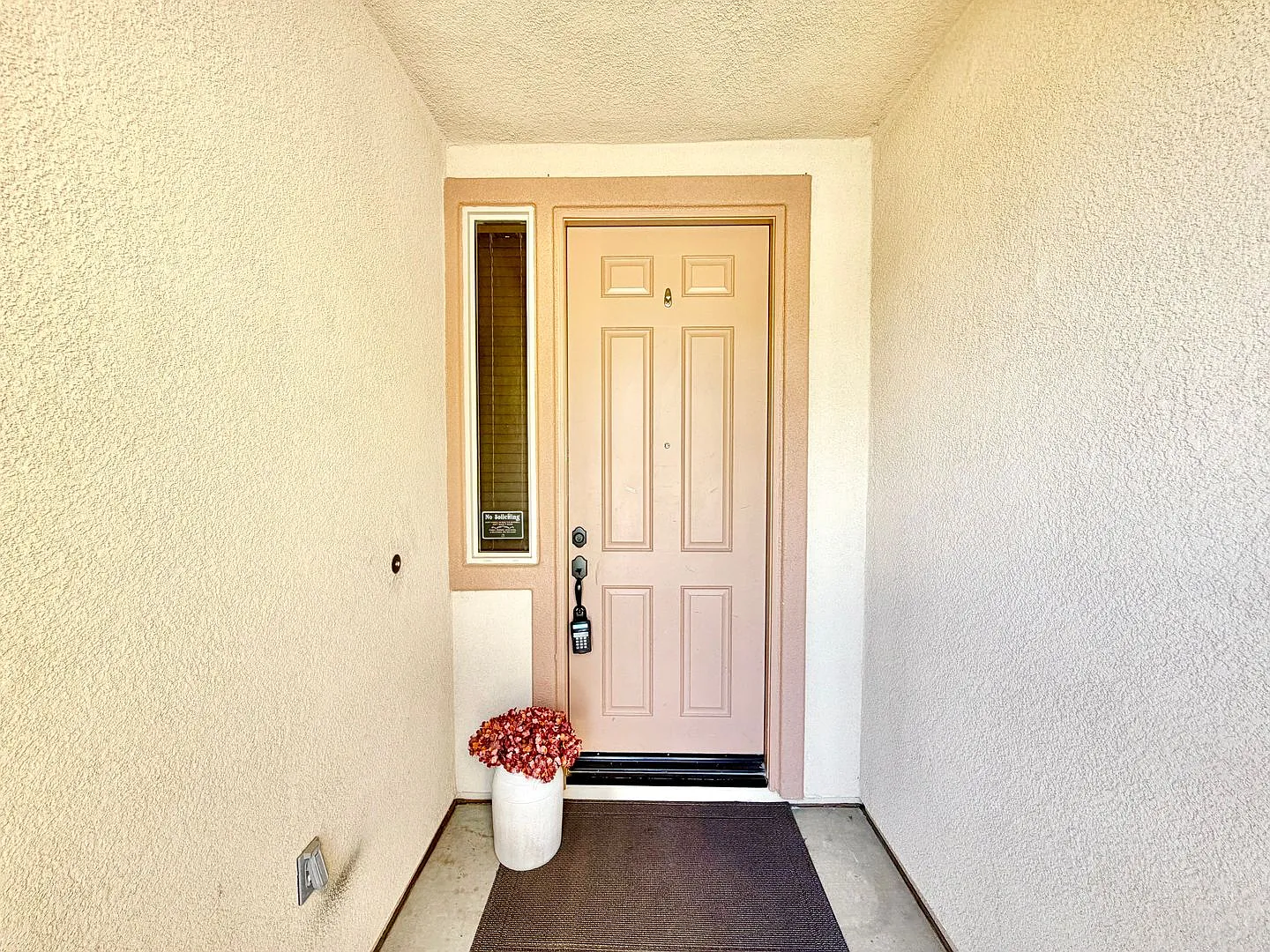 Canyon Hills 4 Bedroom Beauty with Stunning Hillside Views — Photo 4
