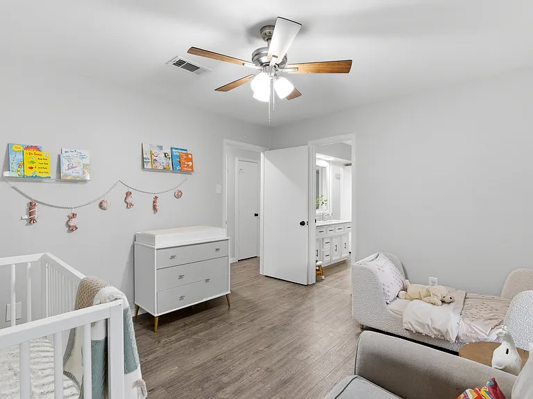 412 E Northgate Dr — Photo 17