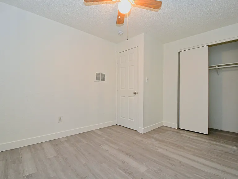 1138 E St — Photo 7