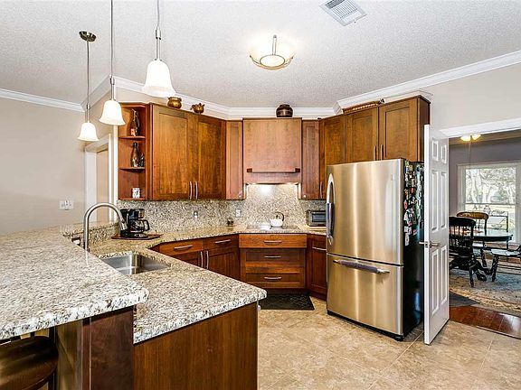 5th image of 1079 Lionsgate Ln