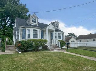 92 Oak St, Avenel, NJ 07001