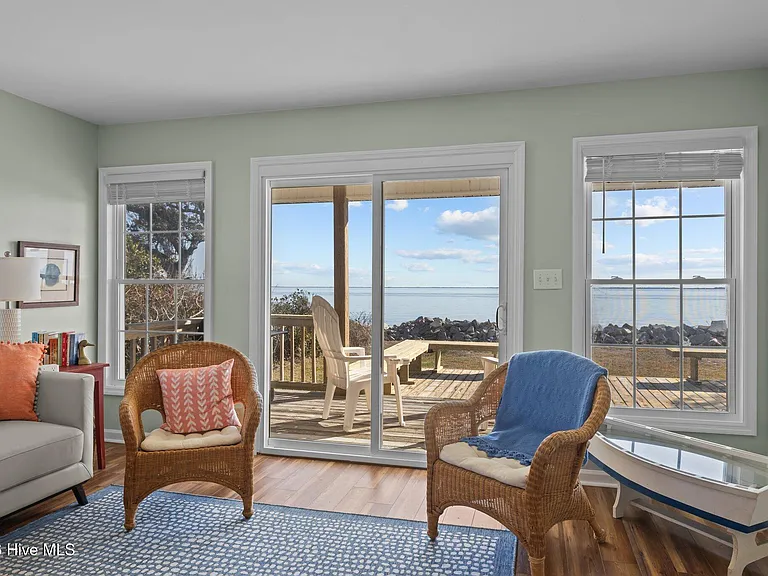 662 Island Rd — Photo 8