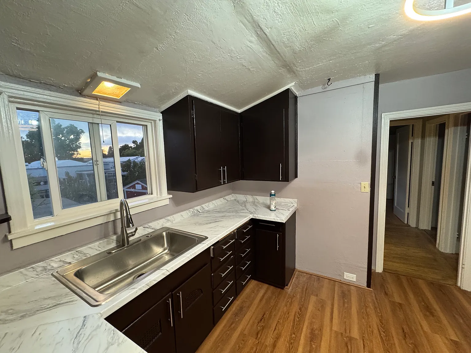 3 bed, 800 sqft, $3,095 — Photo 3