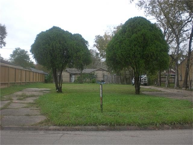 1st image of 1010 Ogilvie St
