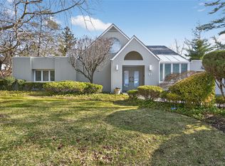 37 Shelter Lane, Roslyn Heights, NY 11577