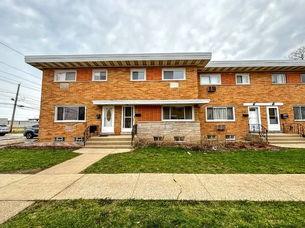 8664 Gregory Ln APT E, Des Plaines, IL 60016