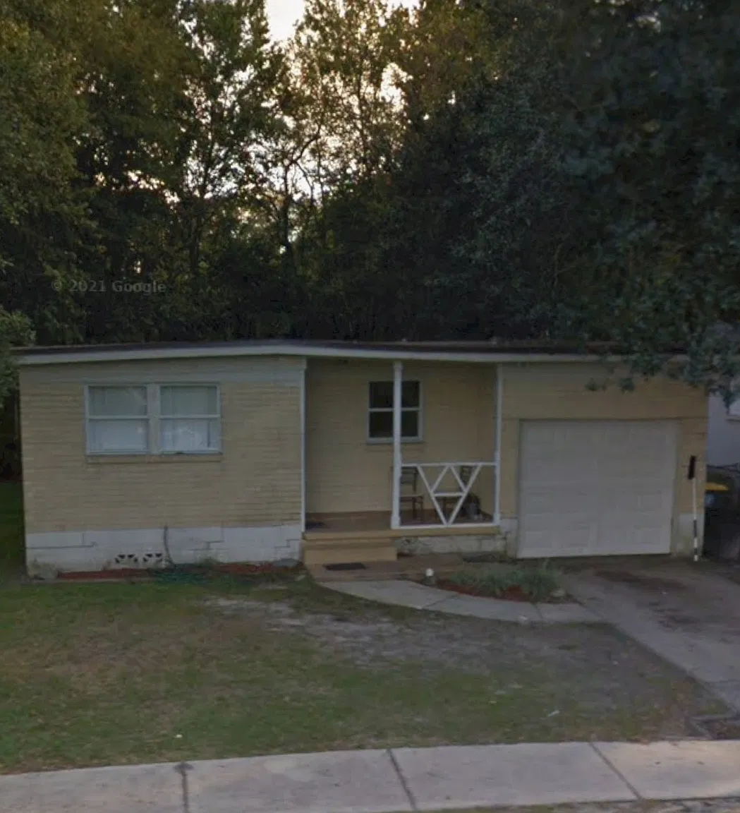 3 bed, 1050 sqft, $1,200 — Photo 1