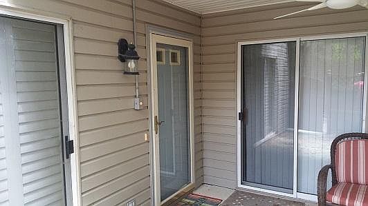 Covered entrance, two sets of sliding doors, ceiling fan