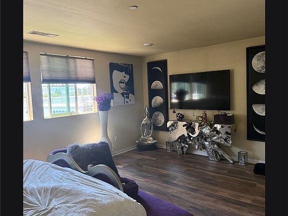 3rd image of 16052 Columbus Ln