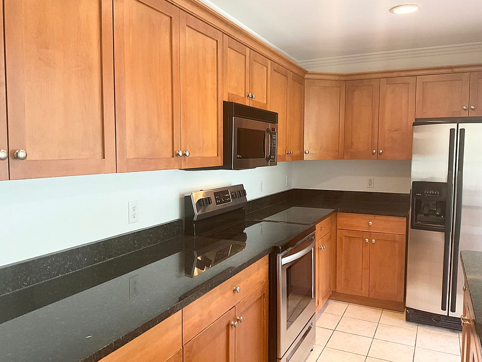 Granite countertops and Stainless Steel Appliances!
