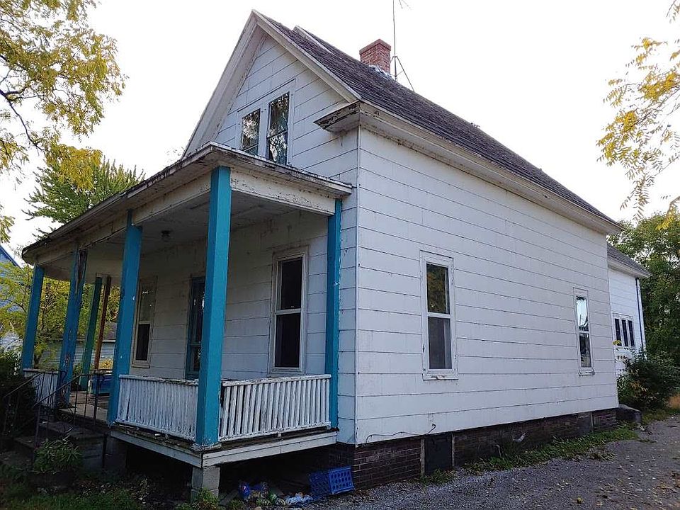 1st image of 300 E Crump St