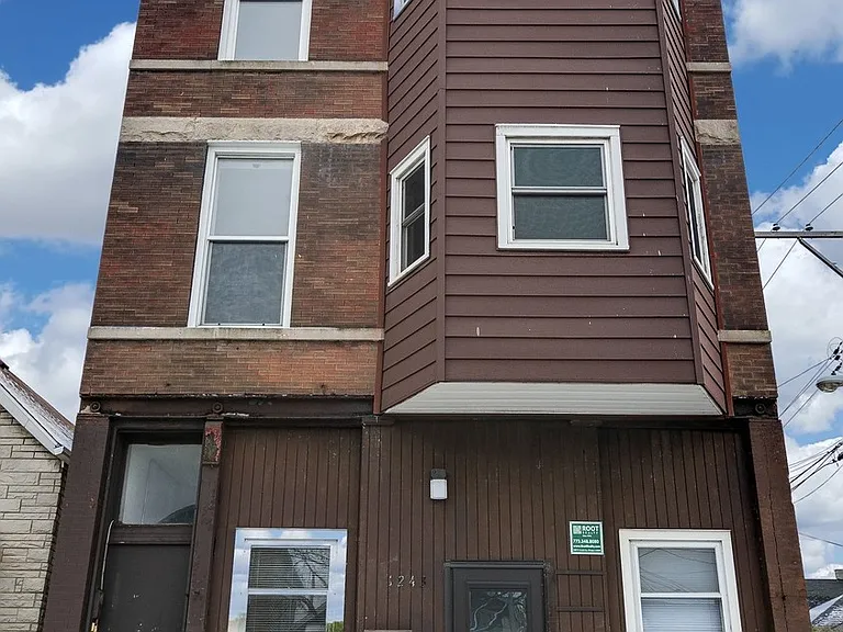 1243 W 32nd St #2R — Photo 11