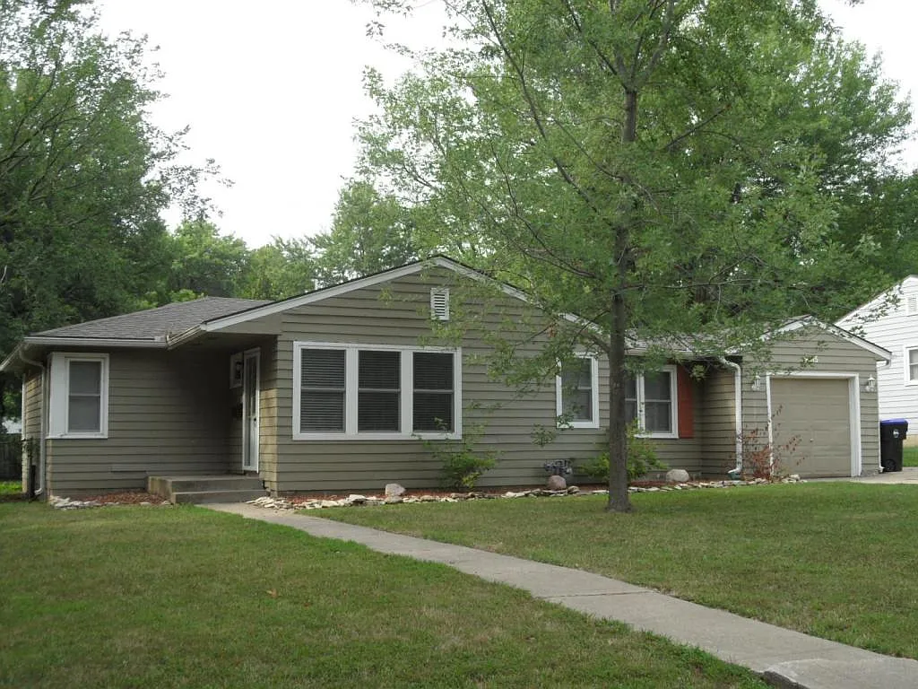 4815 SW 18 Terr — Photo 2