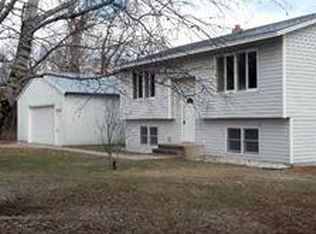 24699 River Hills Ct NW, Isanti, MN 55040