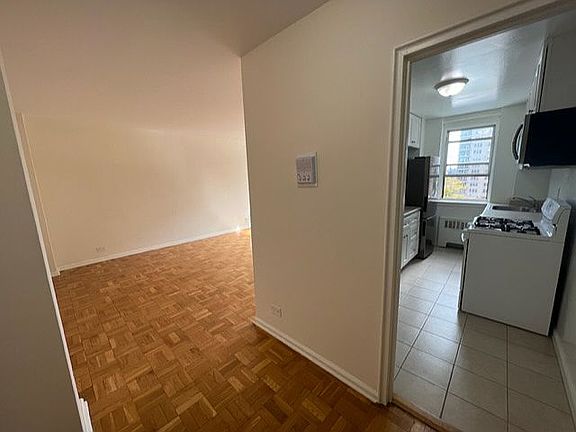 4th image of 60 Knolls Cres APT 2M