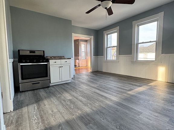 3rd image of 71 Lock St APT B